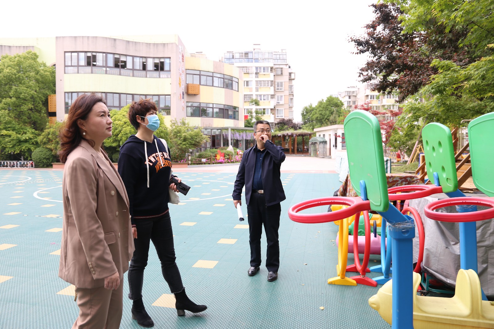 【枫香栖幼】（安全第一）迎检查  促成长 ——栖霞幼儿园迎接栖霞区安全联合检查工作报道