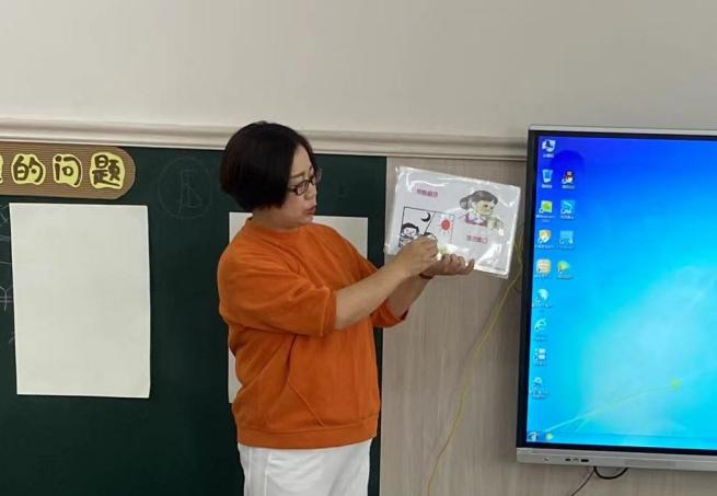 220922家园携手 助力成长——记栖幼石埠湾园大班家长助教活动 万紫薇_html_575fd42d.jpg