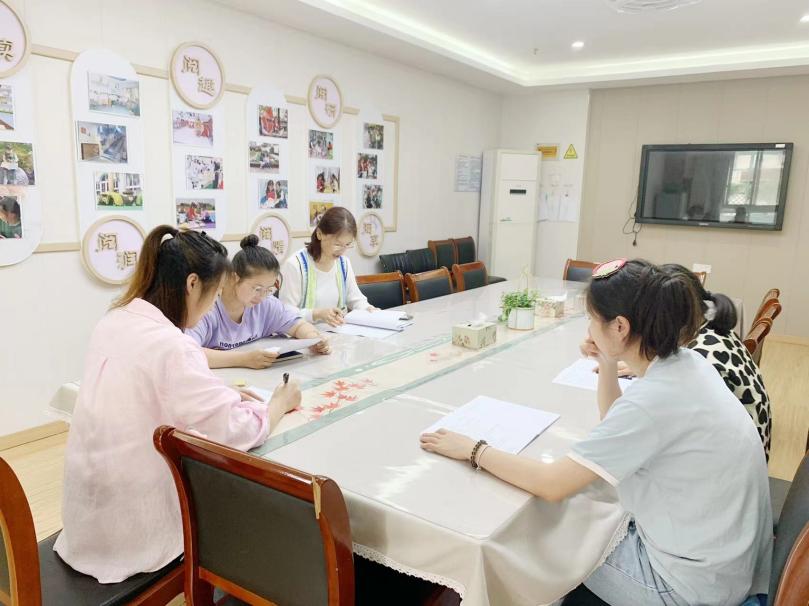 230625“语”你相遇  “言”续成长——栖幼红枫分园语言领域教研组活动（六） （有图）_html_54cec1b7.jpg