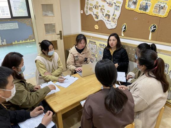 230407家园同心 共话成长——记栖幼五福园小班年级组微型家长会_html_m7df6e44c.jpg