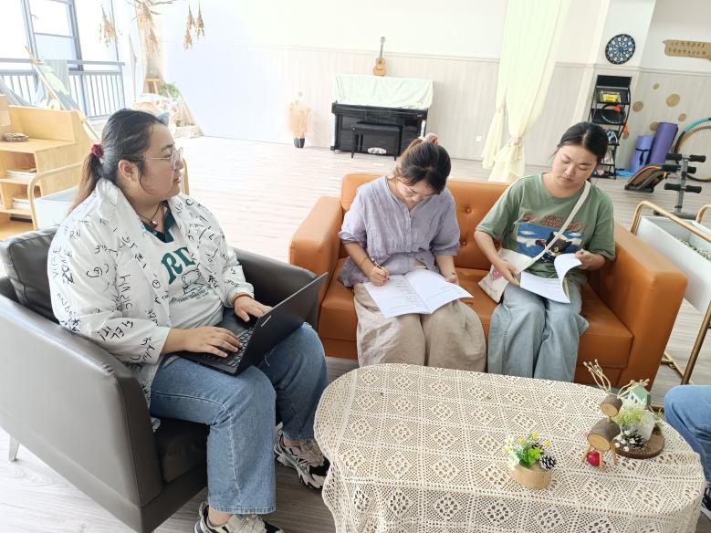 230530立足儿童本位 聚焦课程审议——记栖幼石埠湾园中大班年级组五月课程审议活动  万紫薇_html_m27afd397.jpg