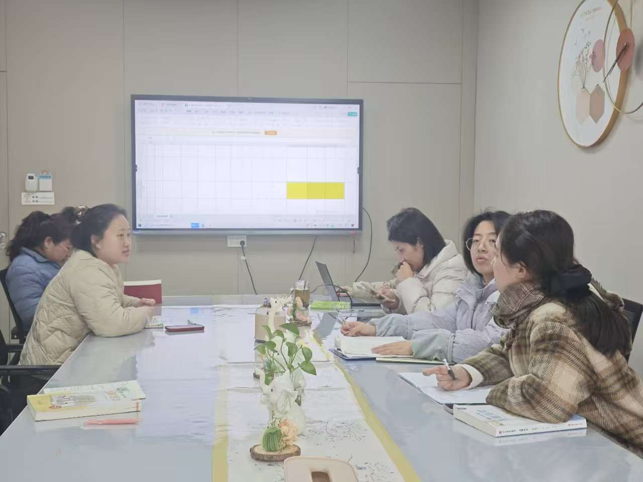 250217凝智慧促新思  聚审议共成长——栖霞幼儿园翡翠天悦园课程中心组活动一 - 副本_html_22b5bf5.jpg