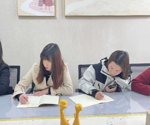 20231113于规则中自主 予宽容促发展——记栖霞幼儿园翡翠天悦园业务学习活动 孙姗姗_html_2e92996b.jpg