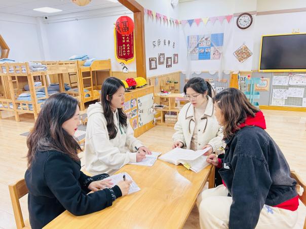 240407聚焦课程审议 促进幼儿发展——栖幼五福园中班组《数字乐园》课程审议活动_html_8fdd43.jpg