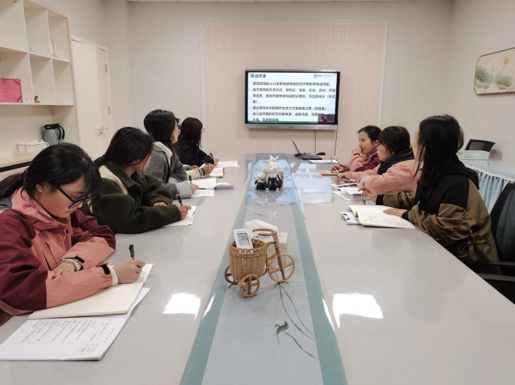 【枫香栖幼】学思践悟，以美化人  ——栖霞幼儿园翡翠天域园业务学习之“幼儿园综合课程”项目讲座学习