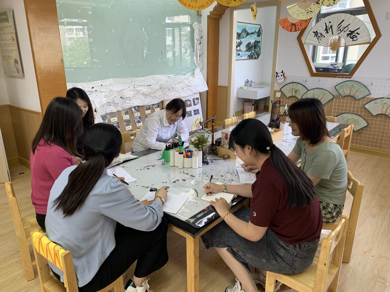 【枫香栖幼】课程放异彩 审议促成长 ——栖霞幼儿园五福园大班年级组课程审议活动