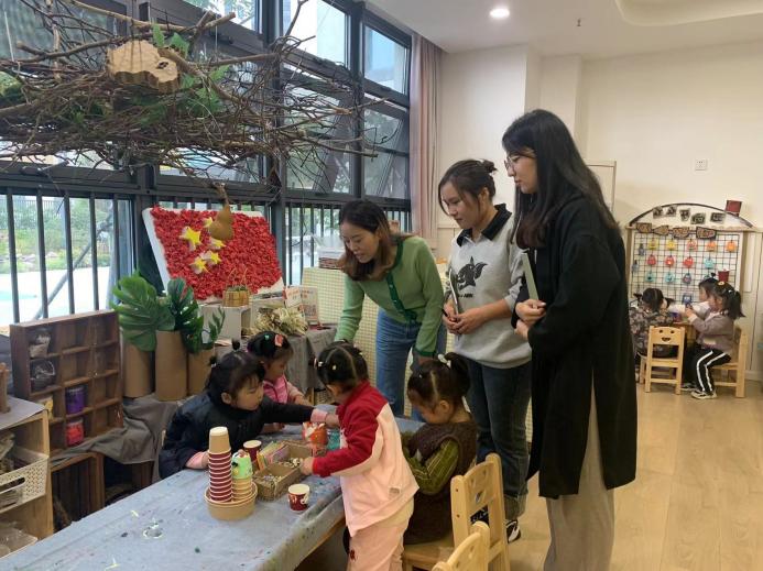 【枫香栖幼】以实际观摩活动 引领教师成长——栖霞幼儿园翡翠天悦园游戏组教研活动