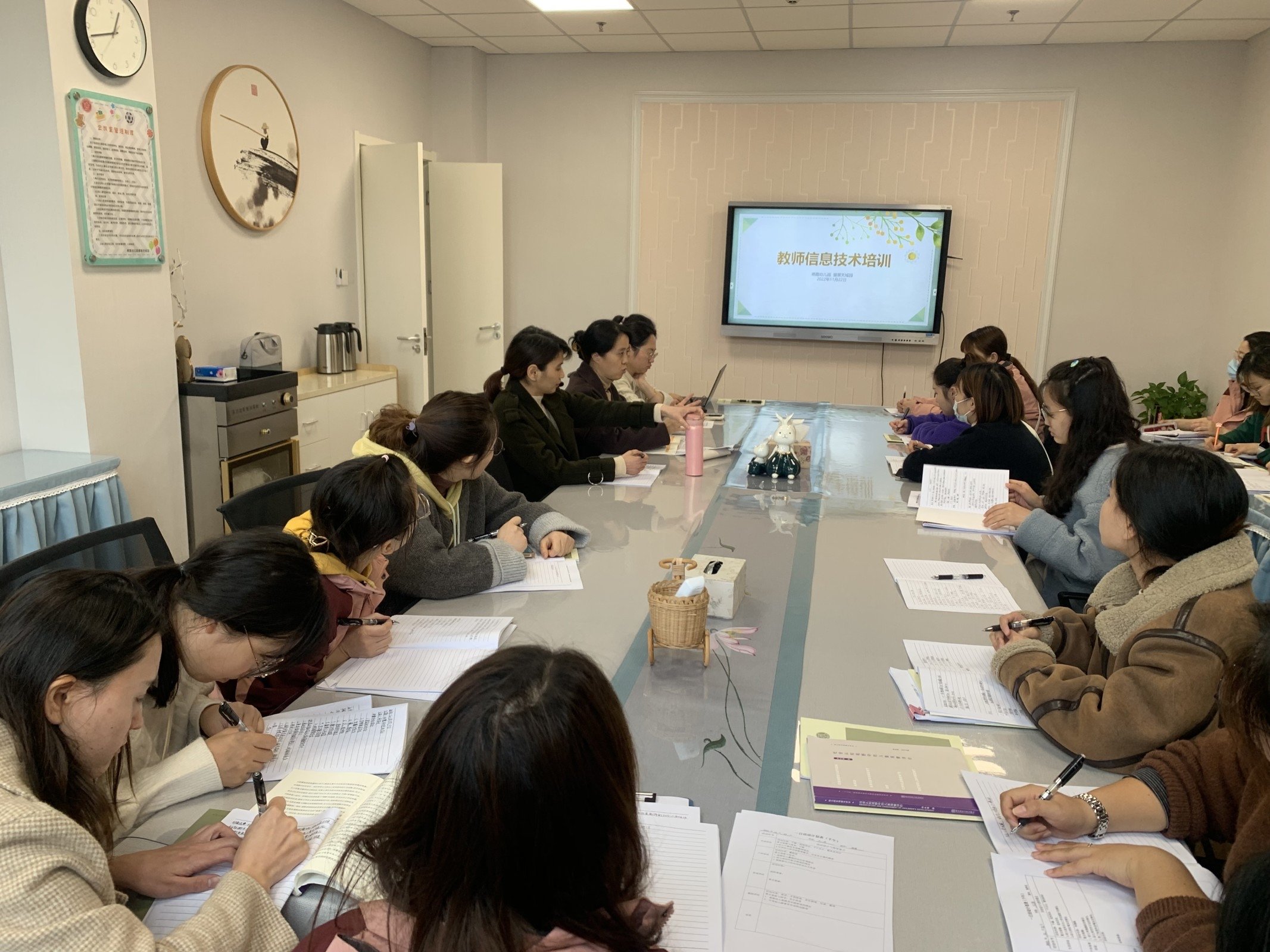 【枫香栖幼】研讨工作坊游戏 推进课程实施——记栖霞幼儿园翡翠天域园工作坊游戏活动