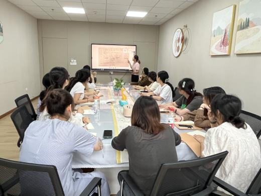 【枫香栖幼】规范文字书写 扎实稳固前行  ——栖霞幼儿园翡翠天悦园业务学习活动