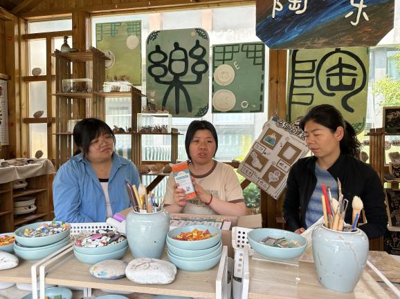 250425与“泥”邂逅 “陶”趣成长——栖霞幼儿园翡翠天域园游戏教研组活动_html_2f42401e.jpg