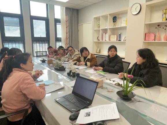 【枫香栖幼】集思广益 有备而来  ——记栖霞幼儿园翡翠天域园游戏教研组活动