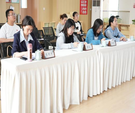 250429开题论证启新篇  专家引领向未来_html_m5046a2fa.jpg