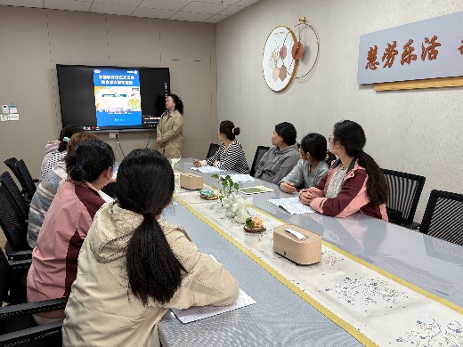 250407学而知责 行以育幼—栖霞幼儿园翡翠天悦园师德师风学习活动_html_204ebb80.jpg