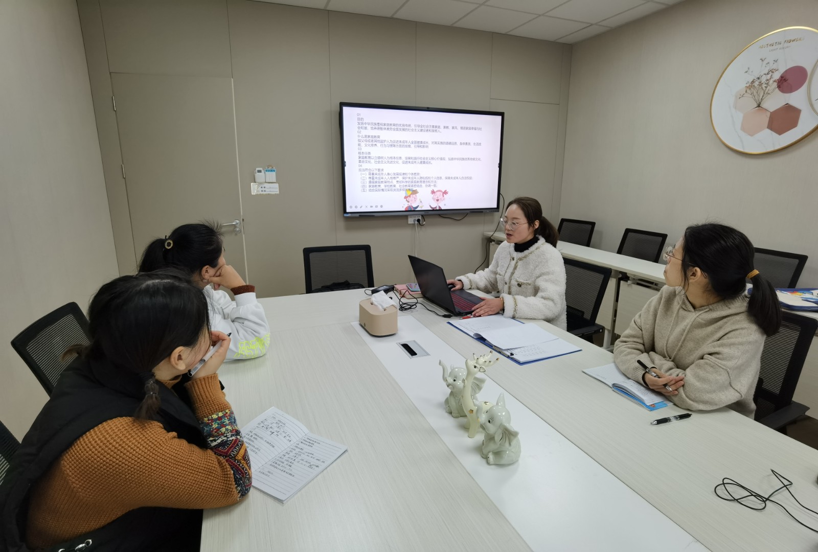 【枫香栖幼】家庭教育 有法可依 ——记栖霞幼儿园翡翠天悦园师德学习活动 