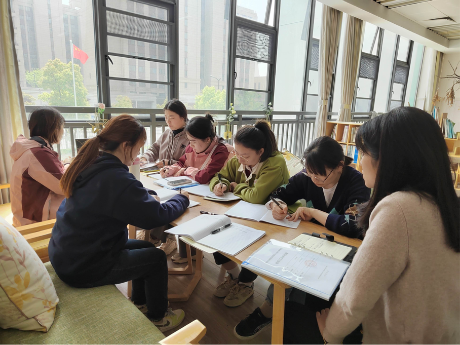 【枫香栖幼】践行课程审议，促进教师发展  ——暨栖幼翡翠天域园中班年级组生成主题中审议