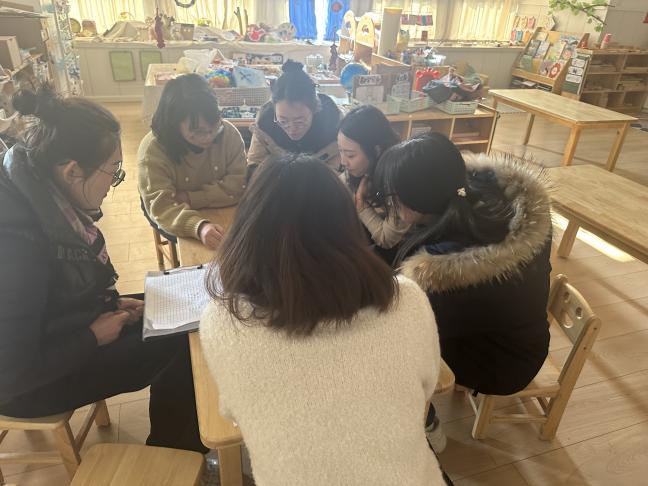 202311.24凝心课程中审议 聚力儿童发展暨栖幼翡翠天域园大班年级组课题审议活动_html_m7b9f7972.jpg