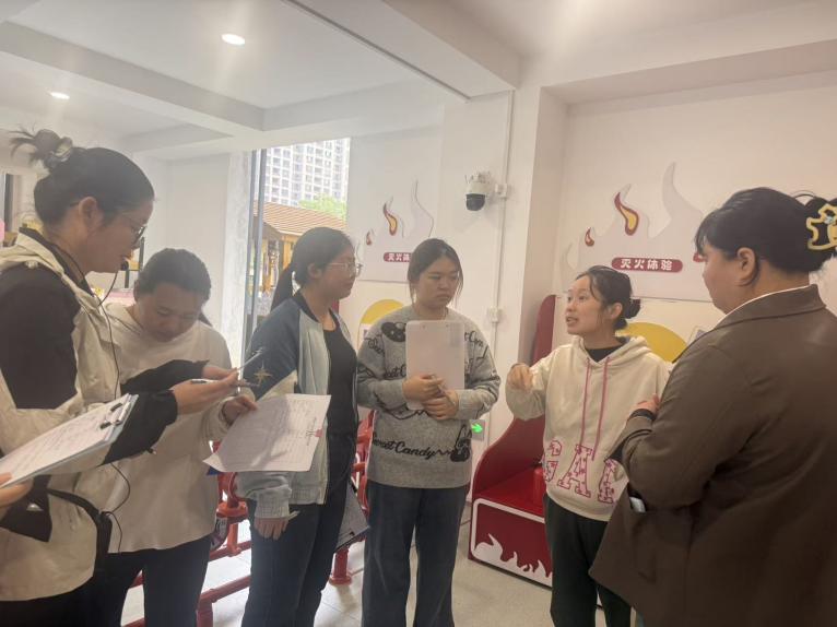 251031立足欢乐小镇 剖析幼儿行为——栖霞幼儿园云栖园观察组活动栖霞幼儿园许白云(1)_html_73fa3b96.jpg