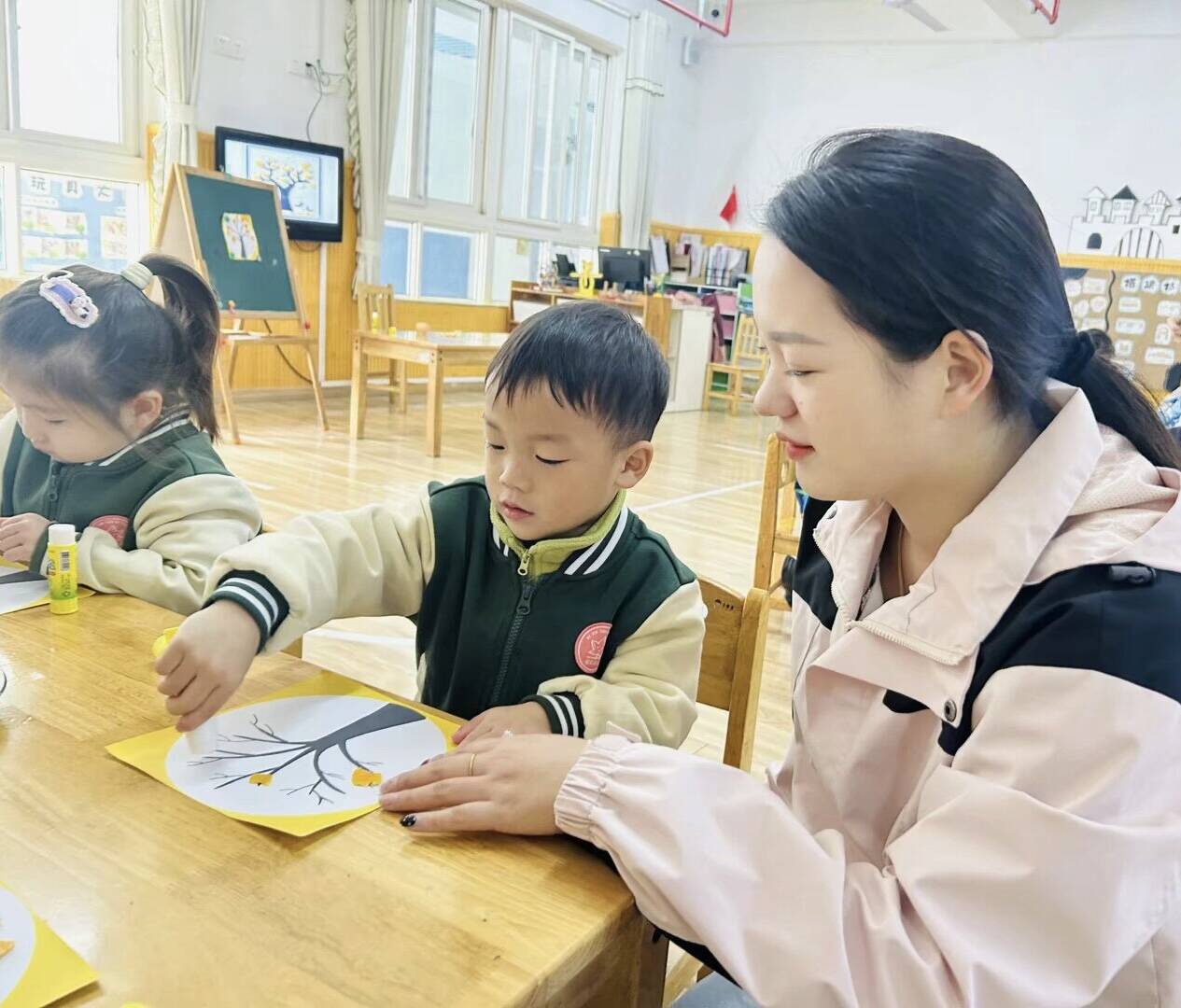 251110橘皮成树添童趣 家园共育促成长——记栖霞幼儿园红枫分园小班组家长助教活动_html_35914f89.jpg