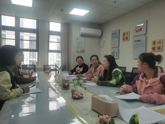 20241011聚焦区域游戏 研思师幼互动——栖霞幼儿园翡翠天悦园业务学习_html_1477fc38.jpg