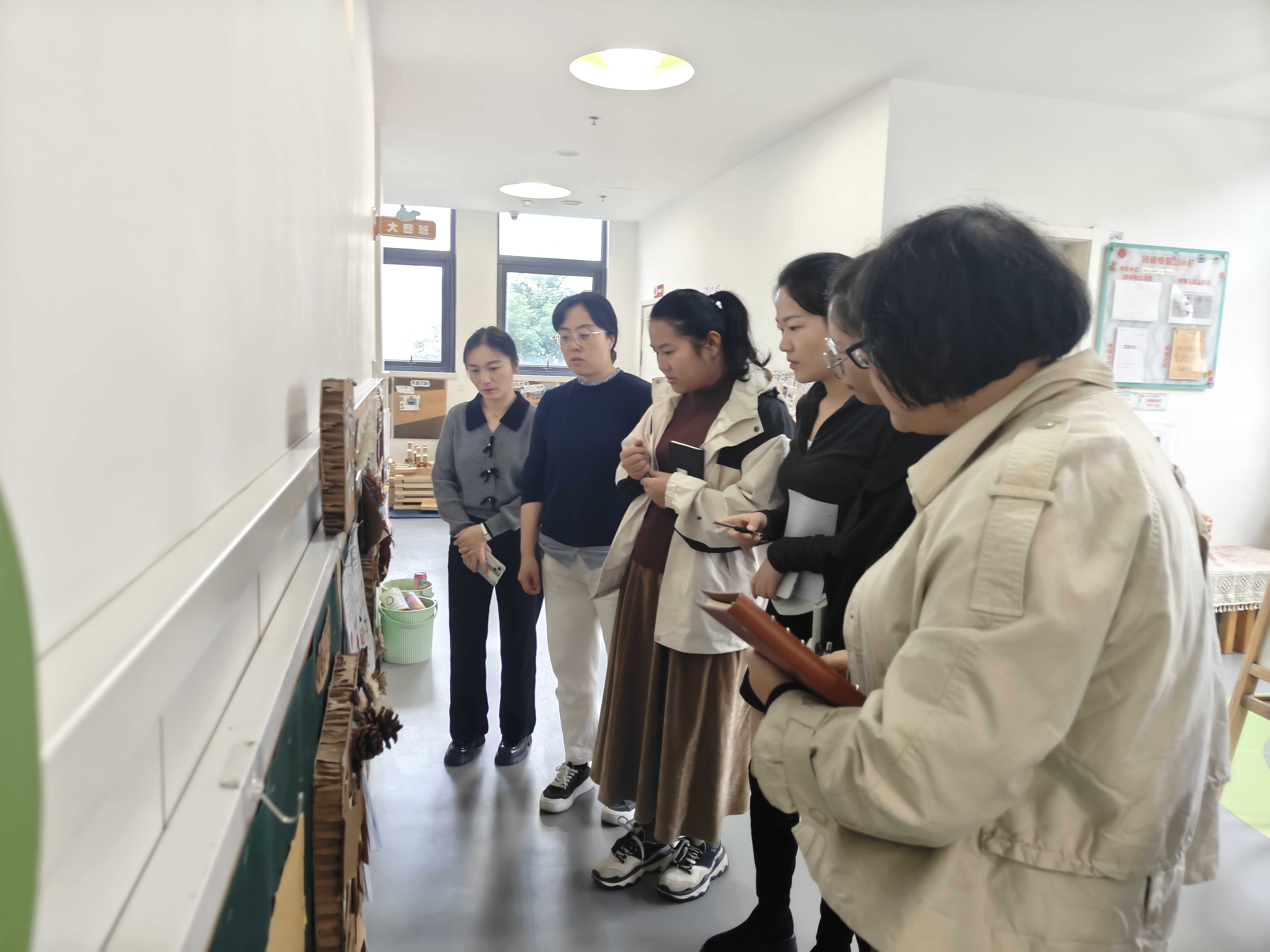 241115聚焦环境 共促成长——栖幼翡翠天域园结对帮扶活动(1)_html_769bc97c.jpg