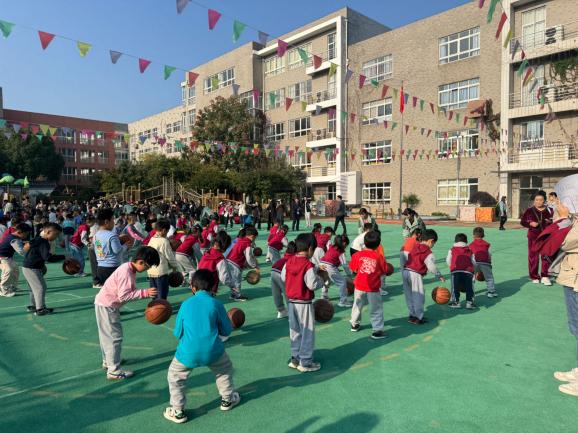 241016交流互动促成长 家园共育谱新章——栖霞幼儿园五福园、仙林实验幼儿园共建活动之家长学校活动（三）_html_35ec81a3.jpg