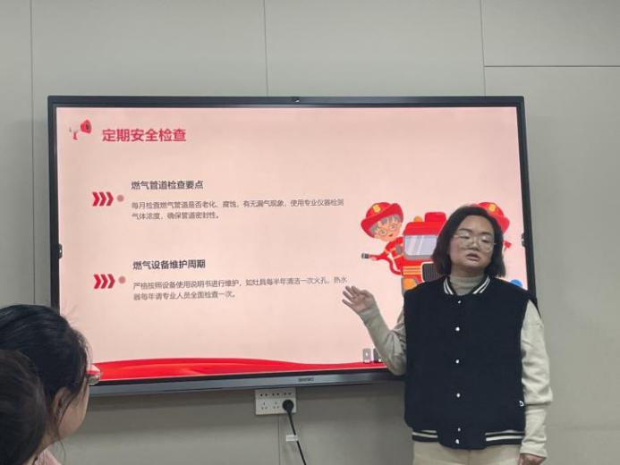 241125构建燃气安全防线 守护幼儿生命安全——栖霞幼儿园翡翠天悦园燃气安全培训活动_html_281b37f7.jpg