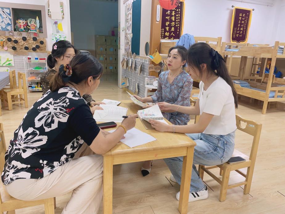 【枫香栖幼】智慧支持 快乐一夏  ——记栖幼五福园中班组《愉快的夏日》课程审议