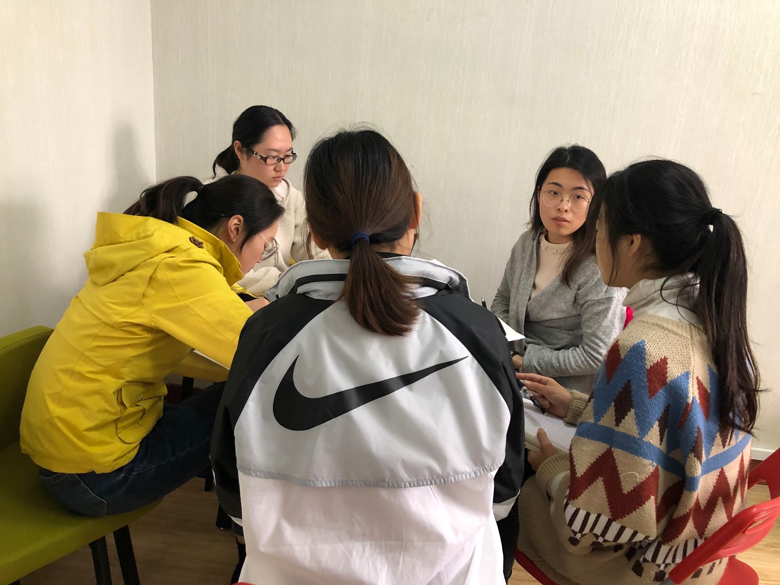 【枫香栖幼】研有所思  思有所得 ——栖霞幼儿园红枫园课程中心组教研活动（三）