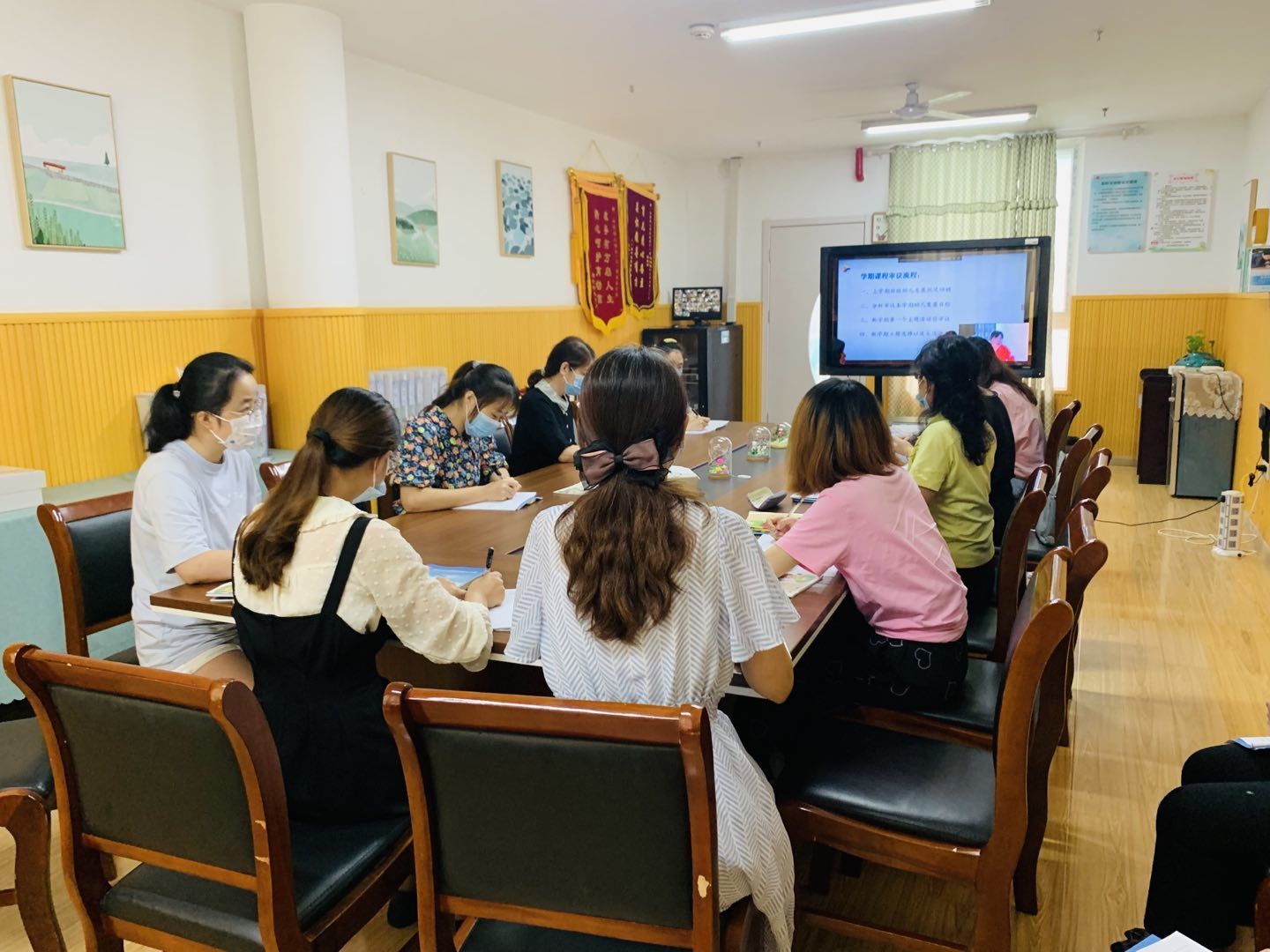 【枫香栖幼】依审议，促课程，共成长  ——栖霞幼儿园红枫园业务活动之线上课程审议培训