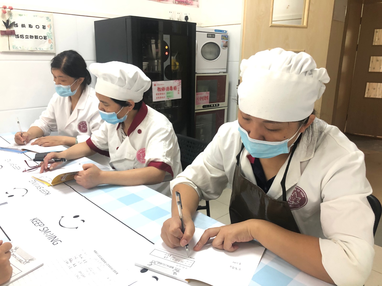 【枫香栖幼】岗前学习 不忘“厨”心  ——栖霞幼儿园五福园食堂人员岗前培训
