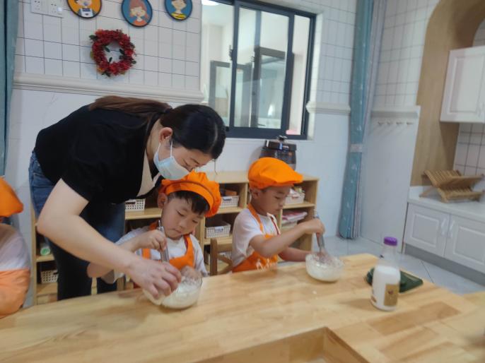 20220612夏日炎炎冰来解  家园共育赢沁甜——记栖霞幼儿园石埠湾园中班家长志愿者活动 万紫薇_html_m20459dee.jpg