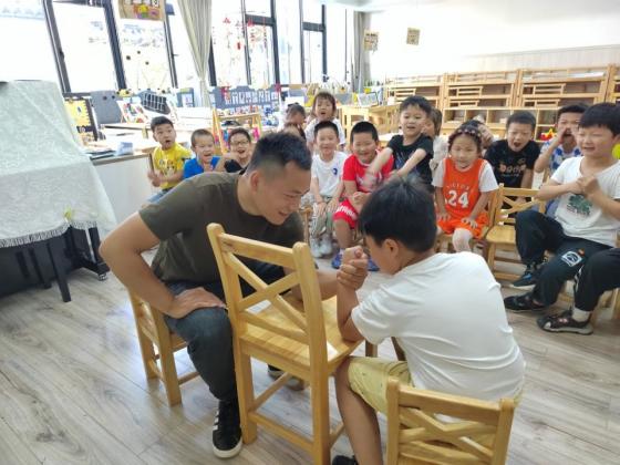 220617“父”出有爱 真情相伴——记栖霞幼儿园石埠湾园大班家长助教活动 徐雅仙_html_m66a2eef3.jpg