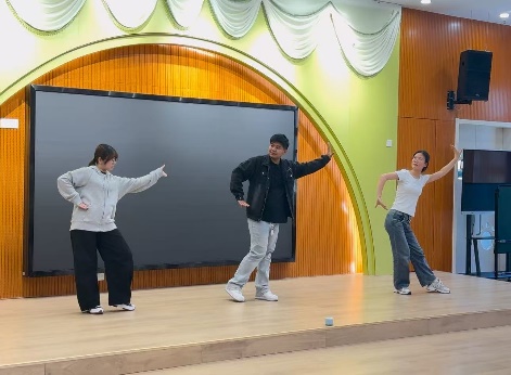 250425理论润心 赋能前行——栖霞幼儿园翡翠天悦园教师基本功考核活动_html_6424c2ad.jpg