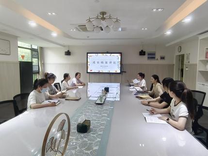 250620展青春档案画卷 评成长岁月华章——栖霞幼儿园石埠湾园成长档案评比活动_html_m7f9b9626.jpg