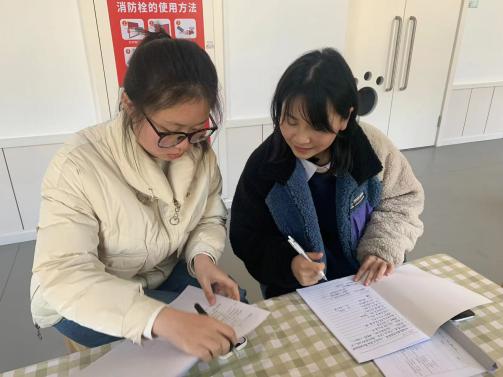 230308聚焦社区资源 助力师幼成长——栖霞幼儿园翡翠天悦园中班年级组课程审议活动（二）(2)_html_4c9de469.jpg