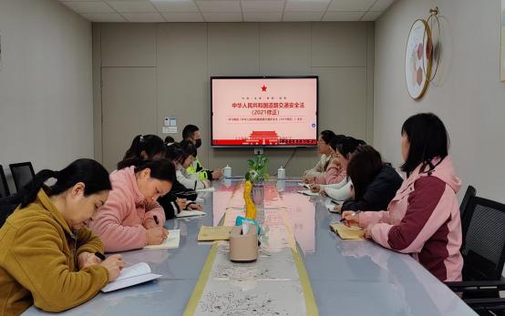 231205成长路上 宪法“童”行--栖霞幼儿园翡翠天悦园宪法宣传周系列活动_html_m592f9415.jpg