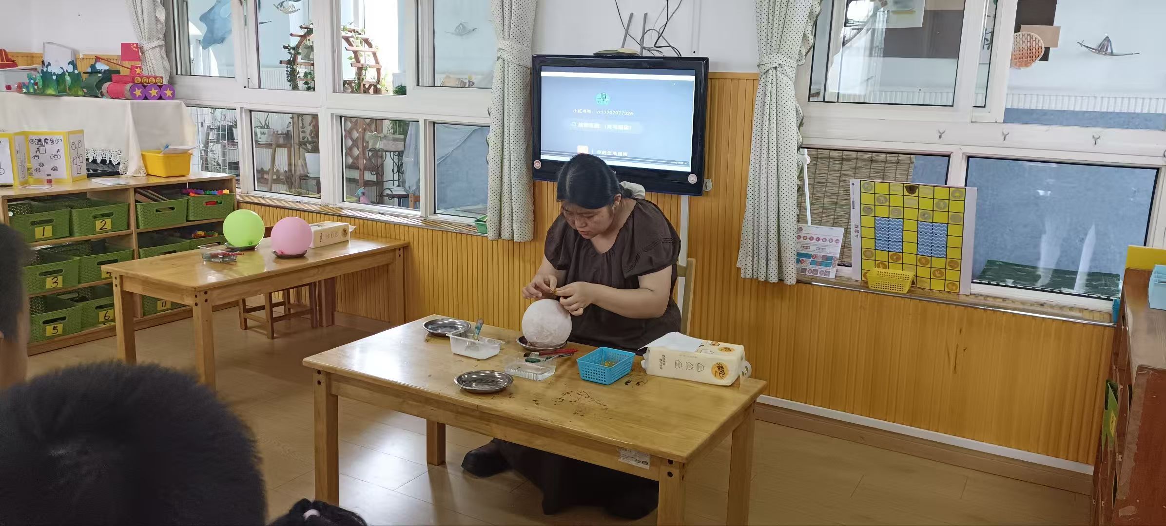 250929一盏花草灯 一份家园情——栖幼红枫分园大班家长助教活动(万紫薇)_html_m43e6489e.jpg