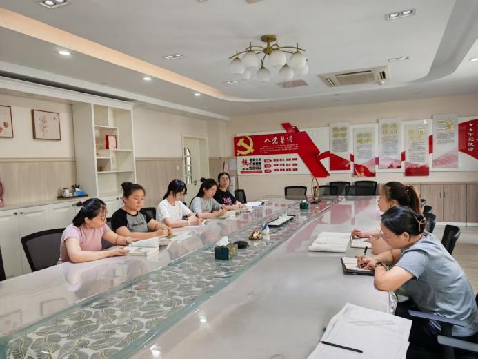 250830聚焦主题活动 深研课程建设——栖霞幼儿园石埠湾园课程中心组会议(一) 徐雅仙_html_75ba8fa9.jpg