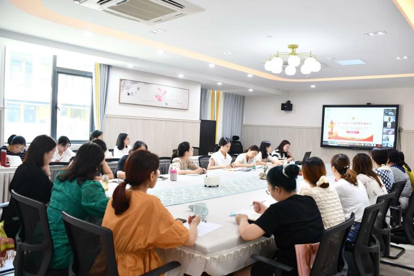 220910 青春心向党 建功新时代—栖霞幼儿园团支部“新时代的伟大成就”主题学习活动_html_m5ecef96a.jpg