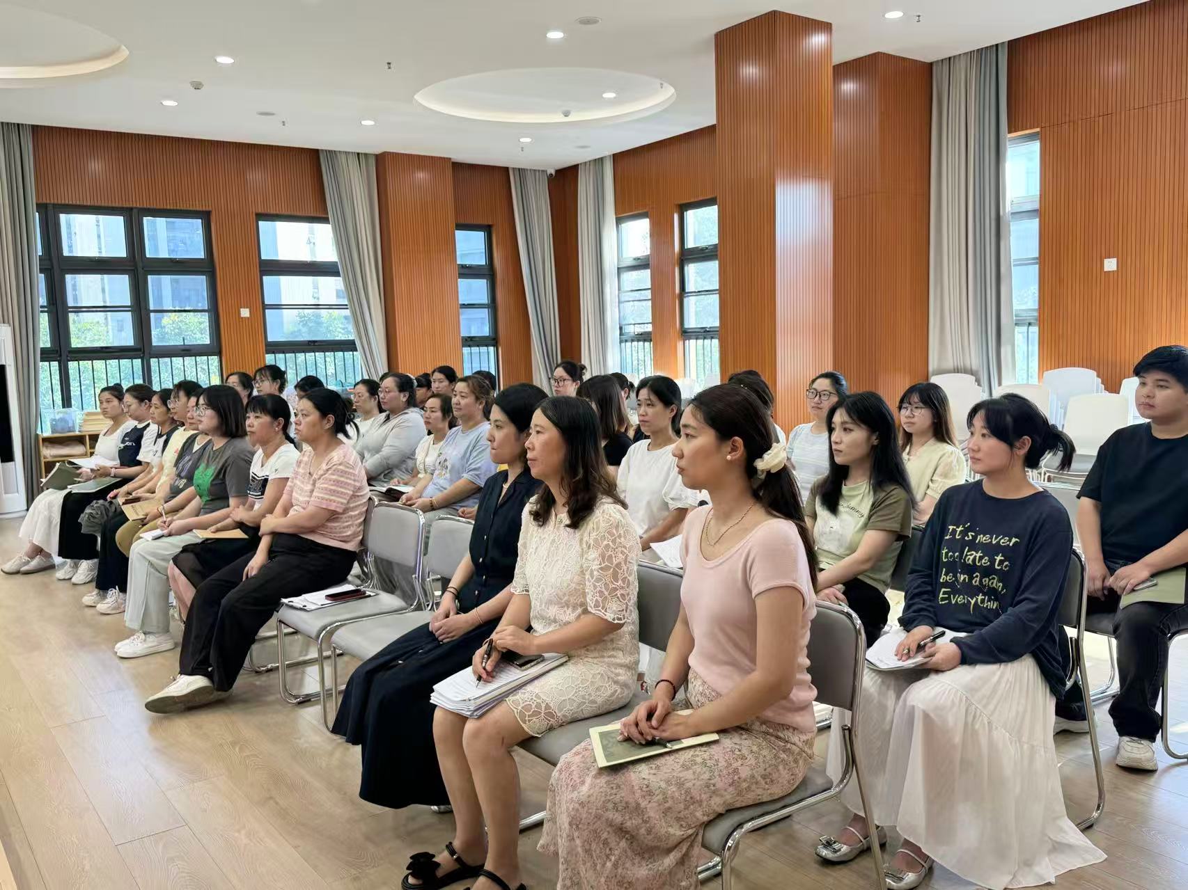 250829 砥砺共进建高品质园所 团队共谱幼儿教育新篇——栖幼翡翠天悦园秋季学期工作会_html_m1f0969c9.jpg
