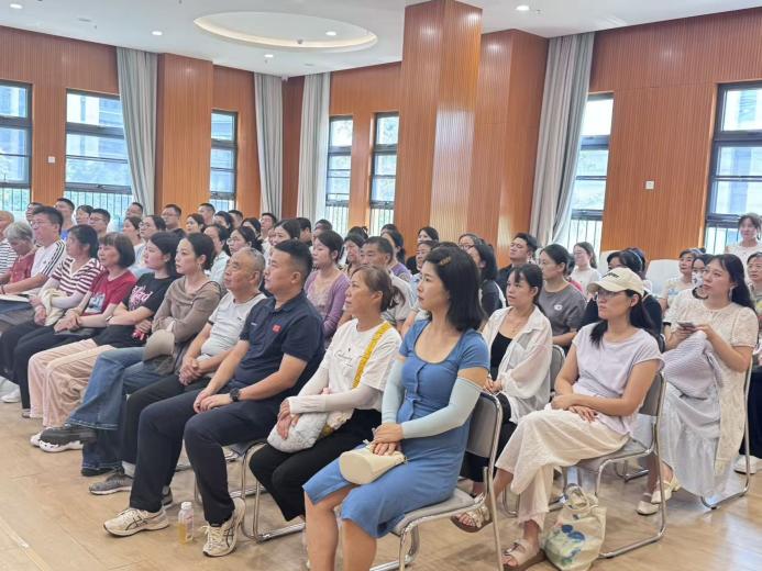 250905 家园携手筑基石 同心共育启新程——栖幼翡翠天悦园新生家长会_html_m1c25766d.jpg