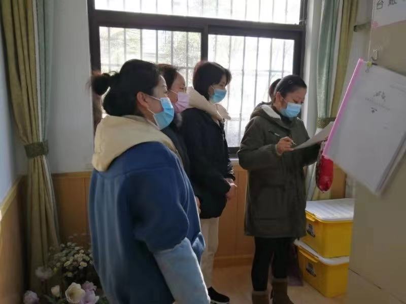 【枫香栖幼】疫情当前严检查 筑牢健康防疫墙 ——栖霞幼儿园五福园迎1月督学检查工作