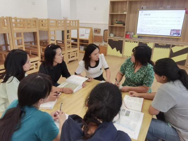 220826聚焦课程审议，助力师幼成长记栖霞幼儿园翡翠天域园大班年级课程审议活动_html_m6fbd0c56.jpg