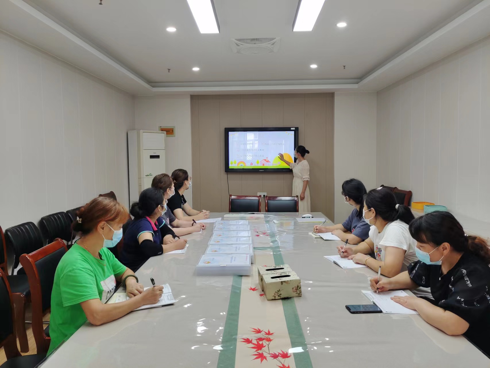 【枫香栖幼】凝心聚力 培训先行  ——栖幼红枫园开展保育员及食堂人员岗前培训
