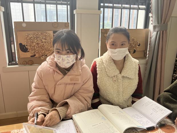 230303聚焦主题审议 助推课程实施栖霞幼儿园翡翠天域园大班组《准备上小学》后审议《我要换牙啦》前审议活动_html_m51df623a.jpg