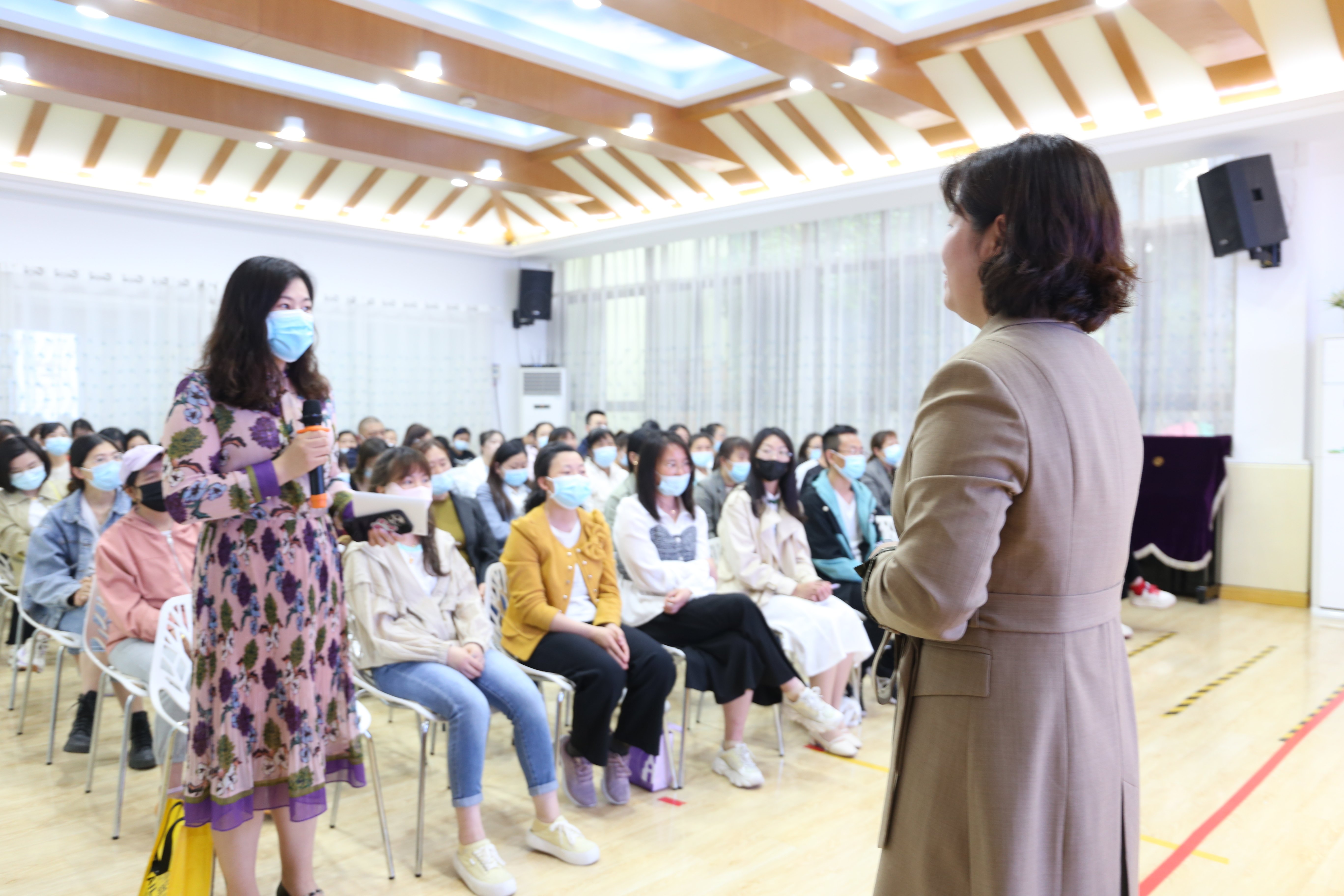 230512以爱相约，共建温馨和谐的亲子关系——栖霞幼儿园迎家校社协同育人家长学校大讲堂进校园_html_m7477036.jpg