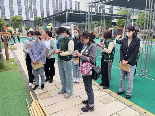 【枫香栖幼】携手同行齐并进，结对帮扶共成长  ——栖霞幼儿园翡翠天域园帮扶活动报道