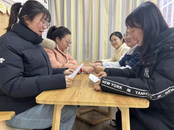 240118以美启真共教研 齐头并进同成长——栖霞幼儿园石埠湾园艺术组教研活动（五） 马思睿_html_m4e79d94d.jpg