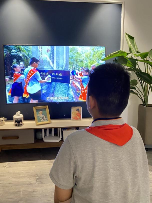 【湖畔光影】喜迎二十大 筑梦向未来——2022年南京市中小学开学第一课_html_11fae3eb.jpg