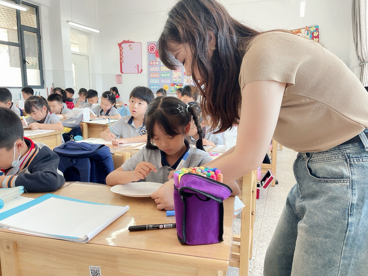 【博学广志】“绘”中秋 月团圆——金小广志路校区“情系中秋”美术特色活动_html_2c79c26b.jpg